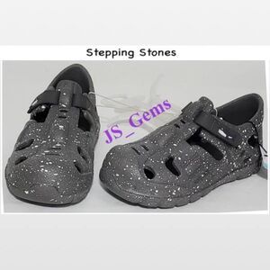 New Toddler Kid Size 11 Boys Grey & White Shark Sandals